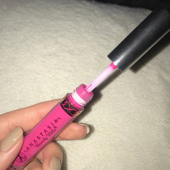 ABH Liquid Lipstick “Rio” - Picture 3 of 4